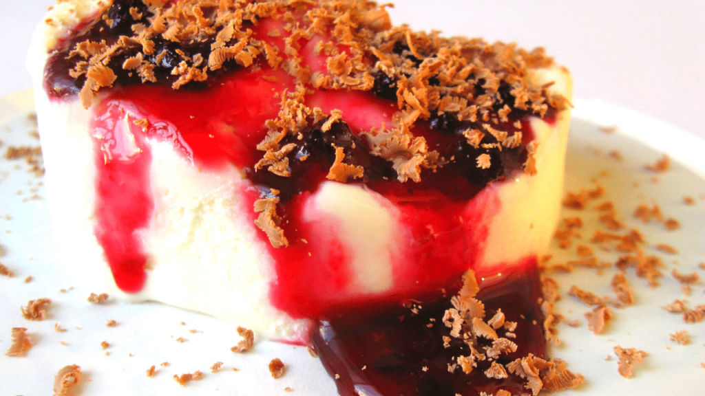 Sorvetone com Calda de Frutas Vermelhas